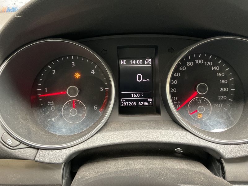 Volkswagen Golf VI 1.6 TDI Trendline BlueMotion Tech 2010 – снимка 4