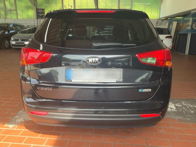 Kia cee'd 1.6 CRDi Dream Team 2015 – снимка 7