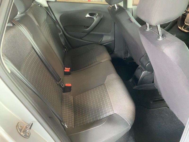 Volkswagen Polo 1.2 TSI Comfortline BlueMotion Tech 2015 – снимка 20