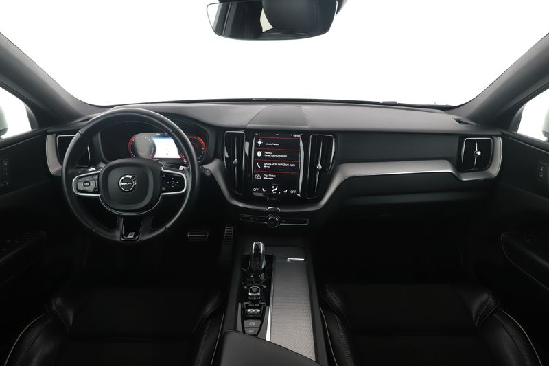 Volvo XC60 2.0 T8 Plug-in Hybrid R-Design AWD 2018 – снимка 17