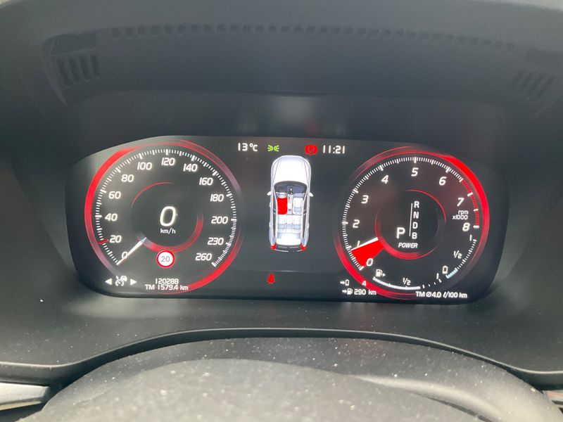 Volvo XC60 2.0 T8 Plug-in Hybrid R-Design AWD 2018 – снимка 18