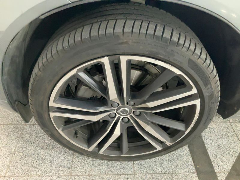Volvo XC60 2.0 T8 Plug-in Hybrid R-Design AWD 2018 – снимка 3
