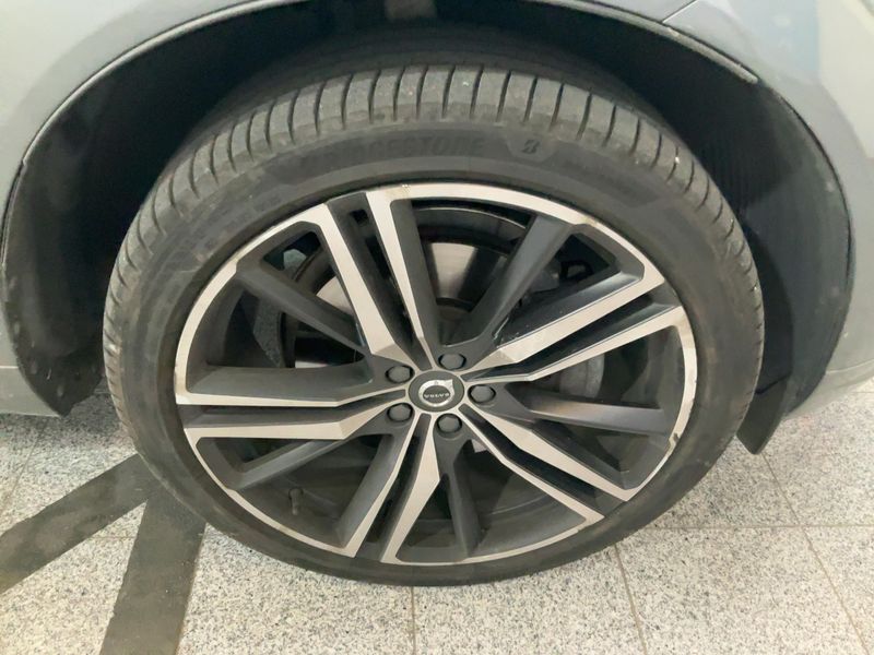 Volvo XC60 2.0 T8 Plug-in Hybrid R-Design AWD 2018 – снимка 11