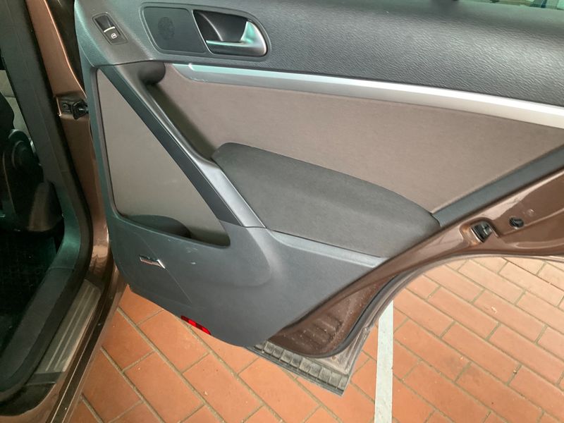 Volkswagen Tiguan 2.0 TDI Track & Style 4Motion BlueMotion Tech 2012 – снимка на щета 39