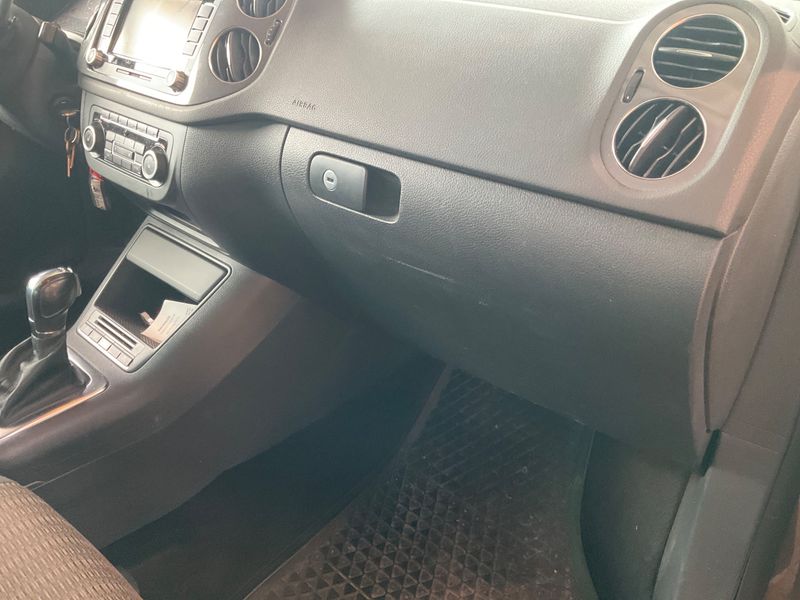 Volkswagen Tiguan 2.0 TDI Track & Style 4Motion BlueMotion Tech 2012 – снимка на щета 36