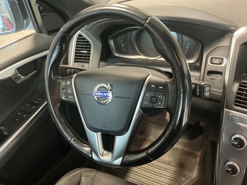 Volvo XC60 2.4 D4 Momentum AWD 2017 – снимка 24
