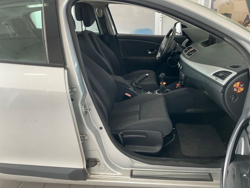 Renault Megane 1.5 dCi Dynamique 2010 – снимка 3
