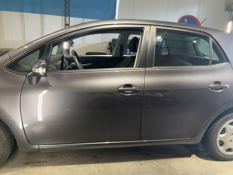 Toyota Auris 1.3 Basis 2012 – снимка 4