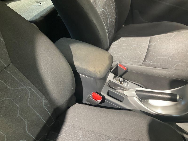 Toyota Auris 1.3 Basis 2012 – снимка 28