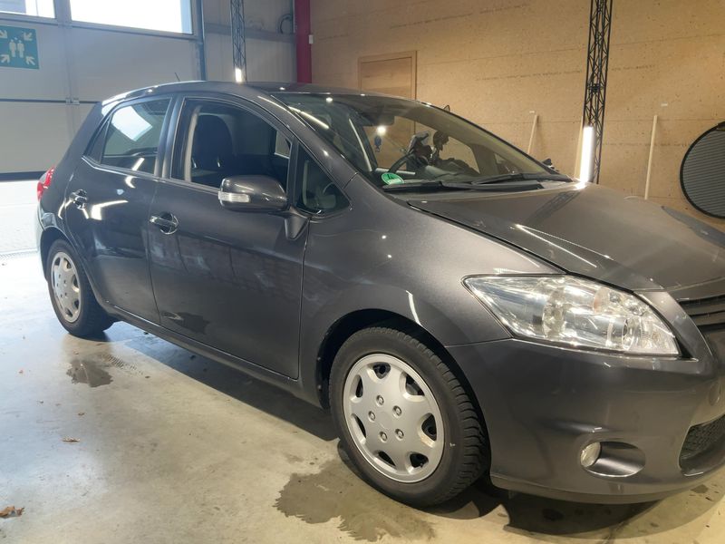 Toyota Auris 1.3 Basis 2012 – снимка 12