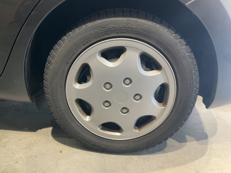 Toyota Auris 1.3 Basis 2012 – снимка 5