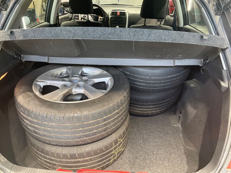 Toyota Auris 1.3 Basis 2012 – снимка 15