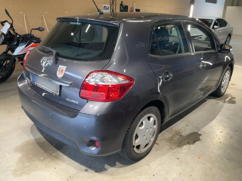 Toyota Auris 1.3 Basis 2012 – снимка 8