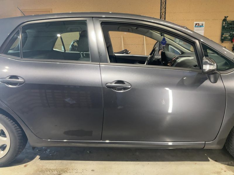 Toyota Auris 1.3 Basis 2012 – снимка 10