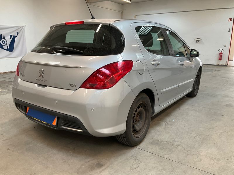 Peugeot 308 1.6 Active 2011 – снимка 2
