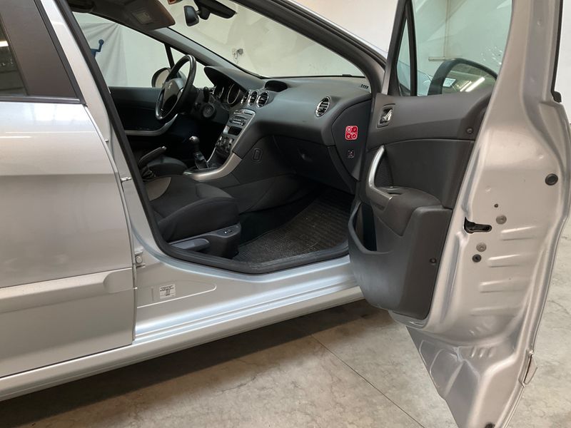 Peugeot 308 1.6 Active 2011 – снимка 3