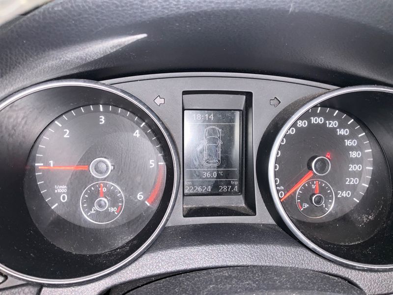 Volkswagen Golf VI 1.6 TDI Advance 2010 – снимка 13