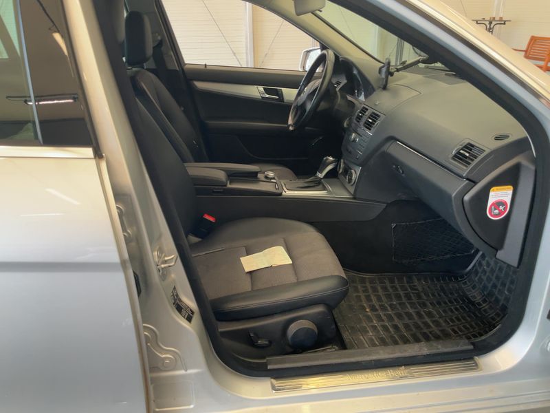 Mercedes-Benz C-Klasse C 220 CDI T BlueEfficiency Avantgarde 2010 – снимка 11