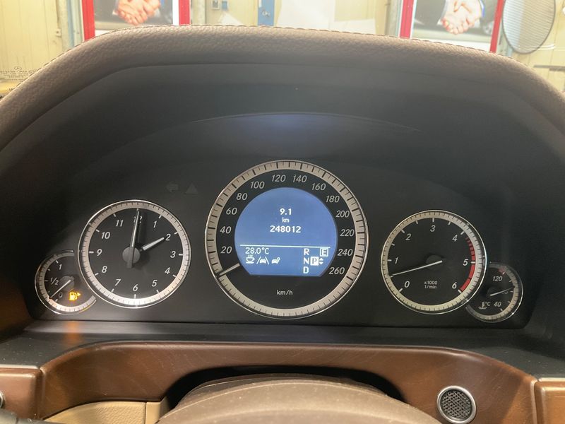 Mercedes-Benz E-Klasse E 350 CDI BlueEfficiency 4Matic Elegance 2010 – снимка 18