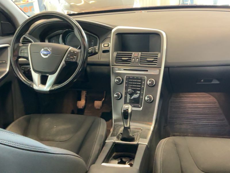 Volvo XC60 2.0 D4 Momentum 2WD 2014 – снимка 18