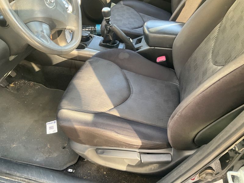 Toyota RAV 4 2.0 Active 2011 – снимка 32