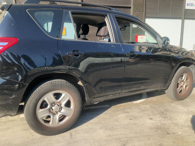 Toyota RAV 4 2.0 Active 2011 – снимка 10