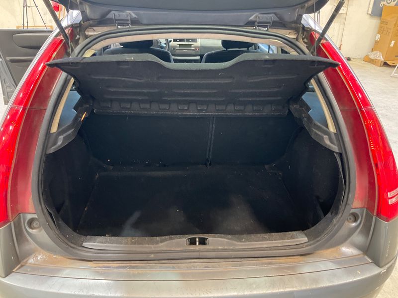 Citroen C4 1.4 Confort 2010 – снимка на щета