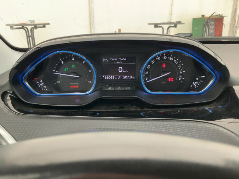 Peugeot 2008 1.6 e-HDi Allure 2013 – снимка 19