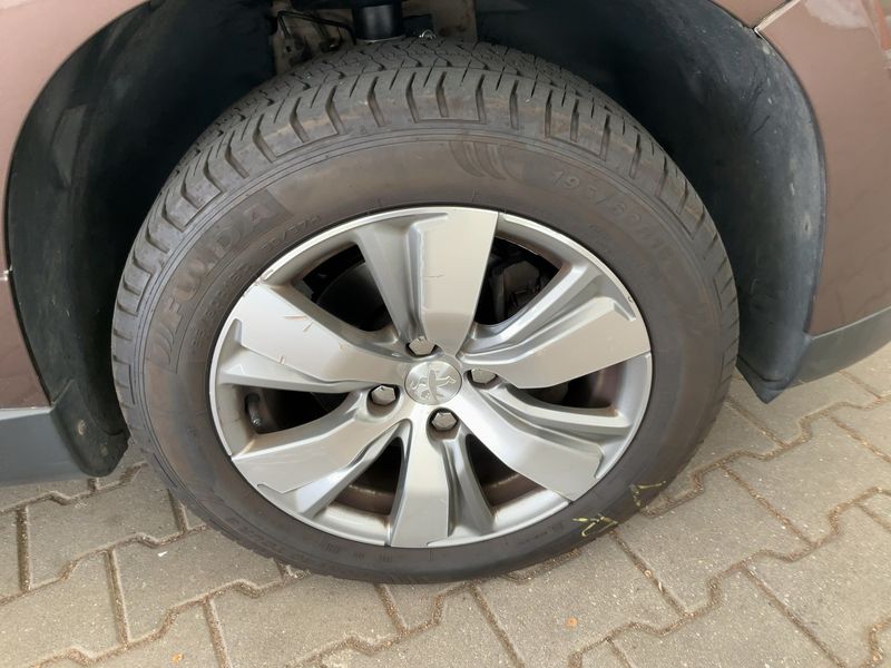 Peugeot 2008 1.6 e-HDi Allure 2013 – снимка 11