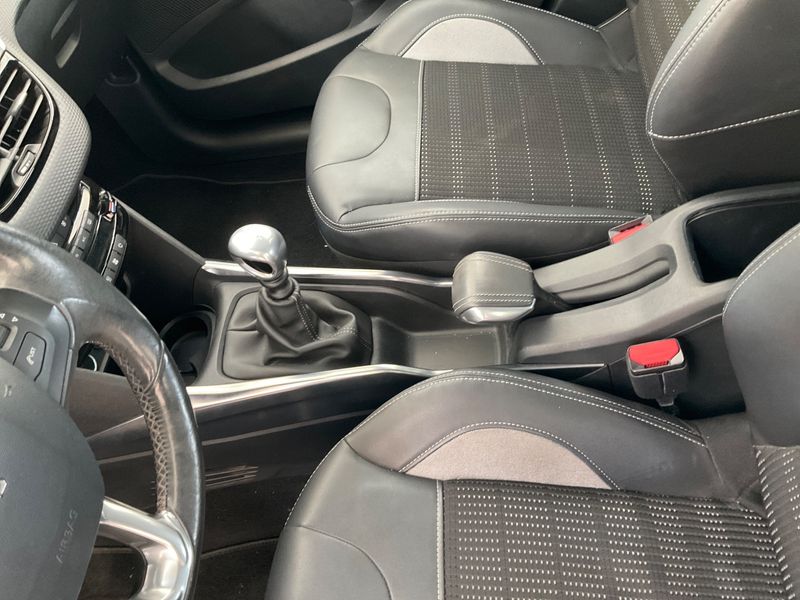 Peugeot 2008 1.6 e-HDi Allure 2013 – снимка 25