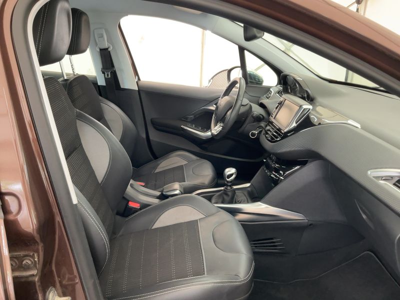 Peugeot 2008 1.6 e-HDi Allure 2013 – снимка 17