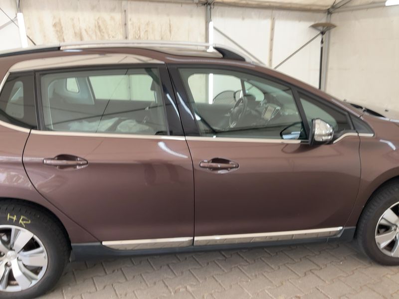 Peugeot 2008 1.6 e-HDi Allure 2013 – снимка 10