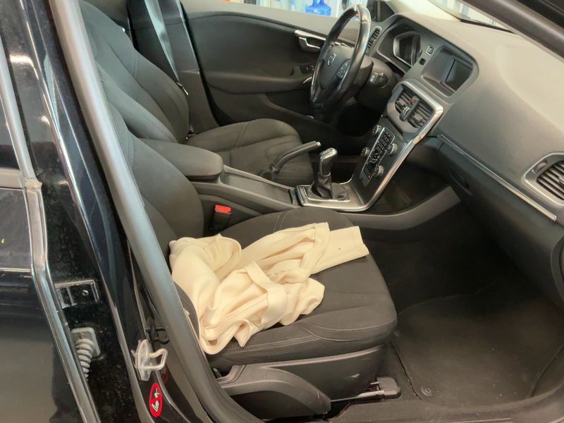 Volvo V40 1.6 D2 You! 2014 – снимка 17