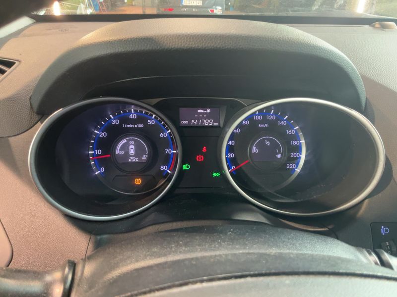 Hyundai ix35 1.6 Trend Blue 2WD 2014 – снимка 19