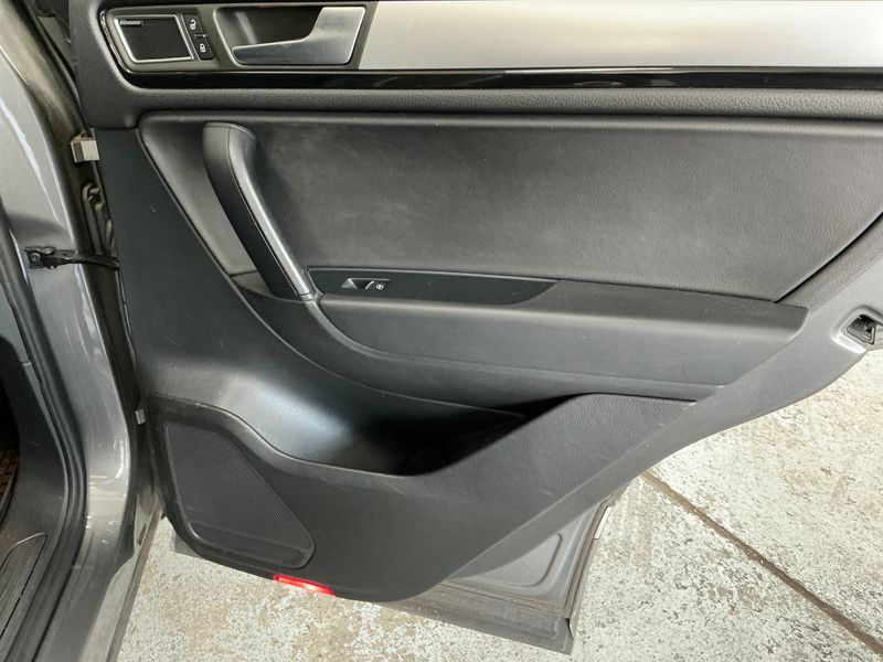 Volkswagen Touareg 3.0 V6 TDI BlueMotion Tech 2011 – снимка 32