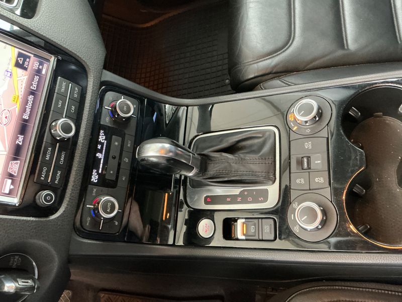 Volkswagen Touareg 3.0 V6 TDI BlueMotion Tech 2011 – снимка 36