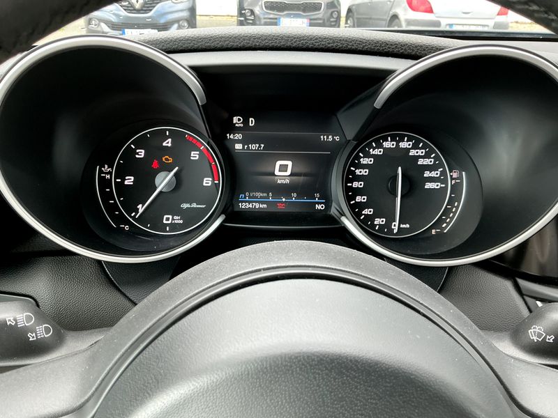 Alfa Romeo Giulia 2.2 JTDM Super 2020 – снимка 31