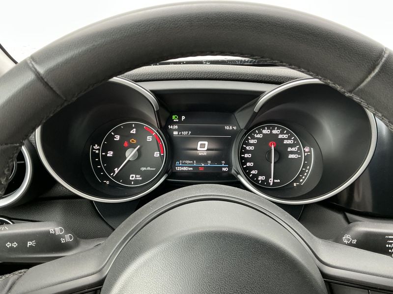 Alfa Romeo Giulia 2.2 JTDM Super 2020 – снимка 18