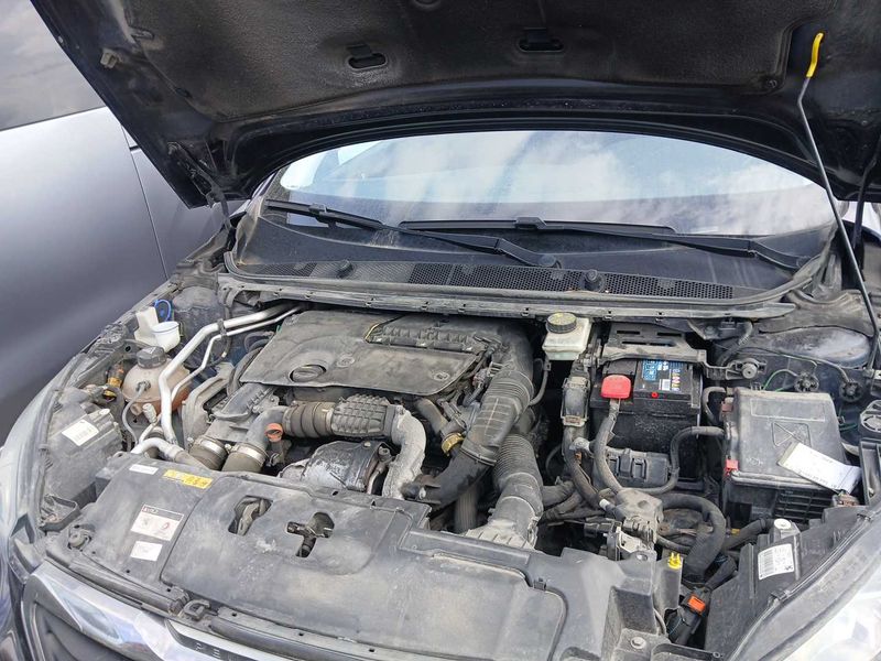 Peugeot 308 1.6 Blue-HDi 2017 – снимка 8