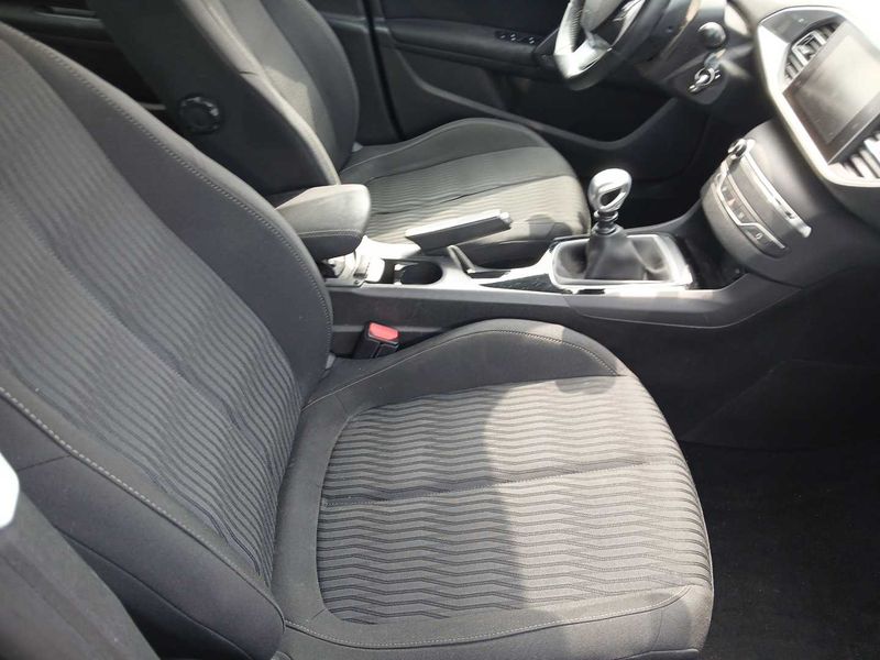 Peugeot 308 1.6 Blue-HDi 2017 – снимка 10