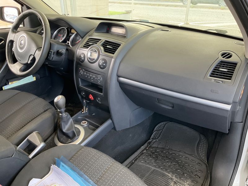 Renault Megane 2.0 dCi Dynamique Confort 2006 – снимка 3
