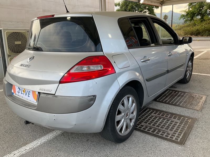 Renault Megane 2.0 dCi Dynamique Confort 2006 – снимка 2