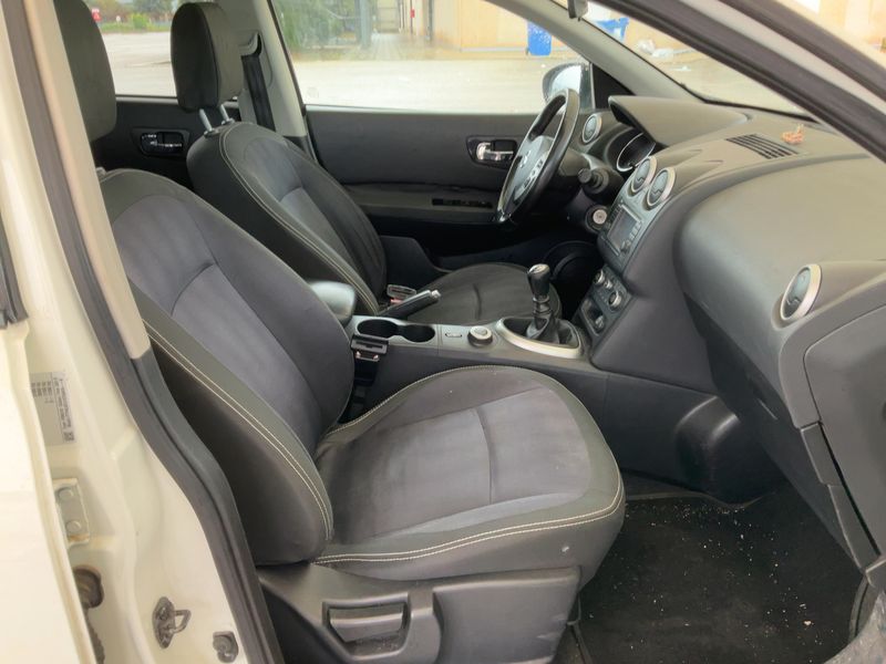 Nissan Qashqai 2.0 dCi Tekna 4x4 2010 – снимка 16
