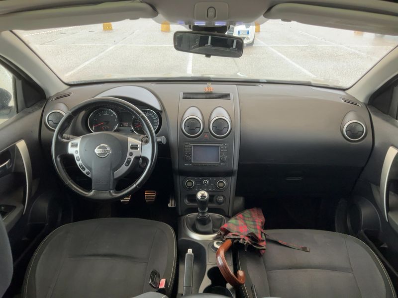 Nissan Qashqai 2.0 dCi Tekna 4x4 2010 – снимка 17