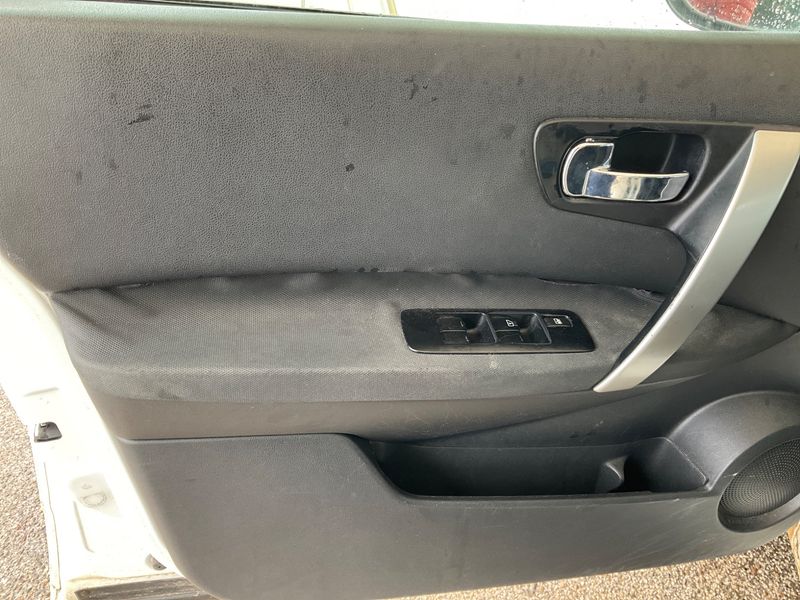 Nissan Qashqai 2.0 dCi Tekna 4x4 2010 – снимка 26