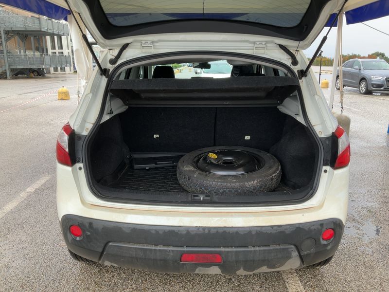 Nissan Qashqai 2.0 dCi Tekna 4x4 2010 – снимка 15