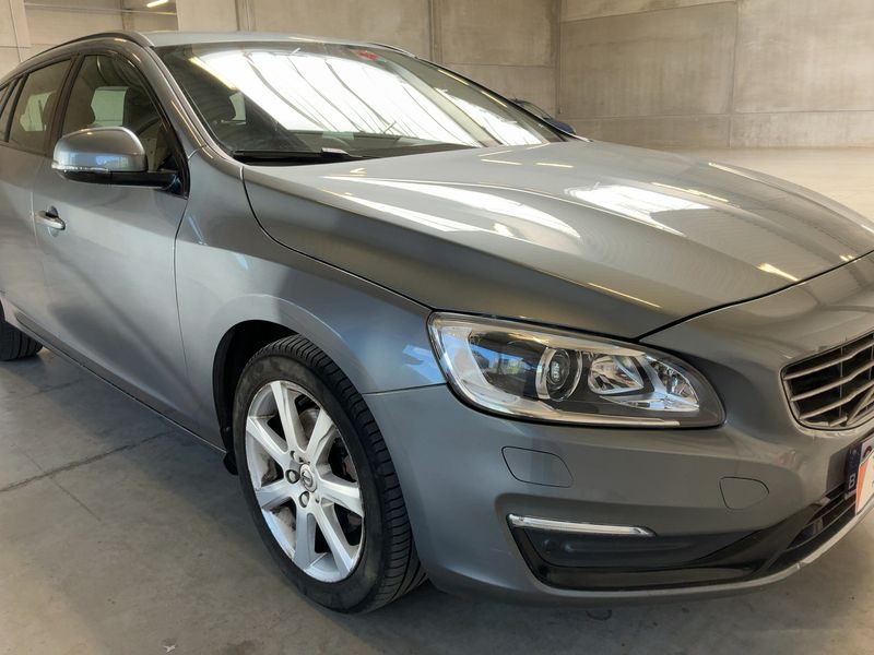 Volvo V60 2.0 D4 Linje Svart 2018 – снимка 12
