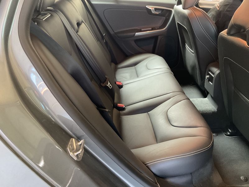 Volvo V60 2.0 D4 Linje Svart 2018 – снимка 19