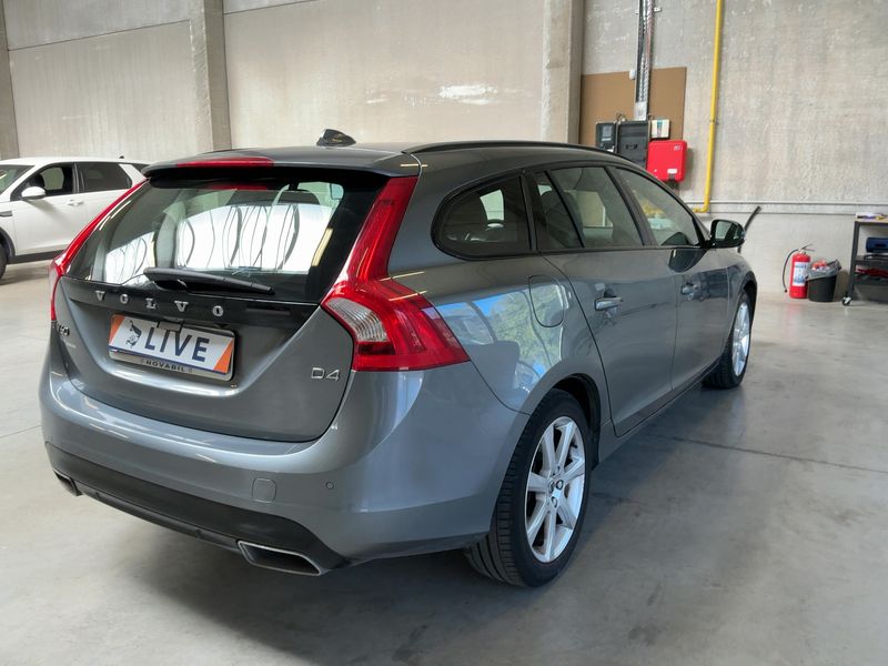 Volvo V60 2.0 D4 Linje Svart 2018 – снимка 8