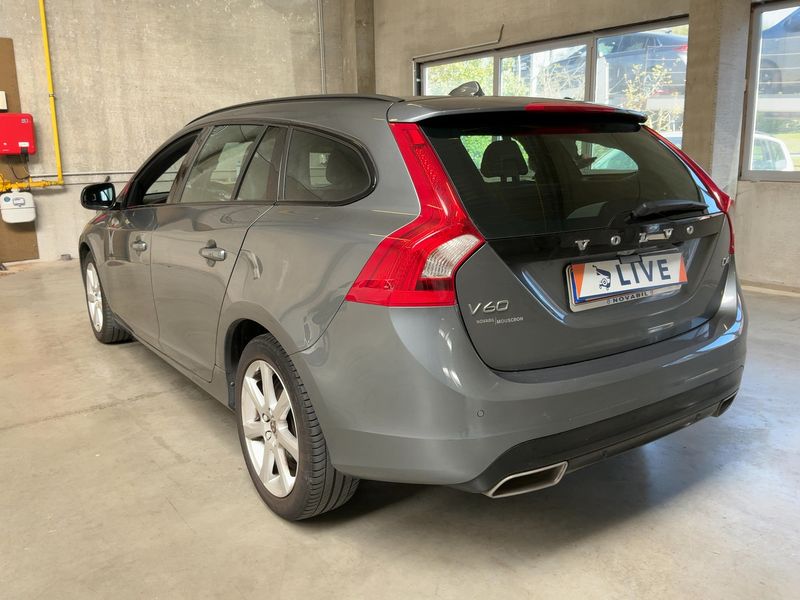 Volvo V60 2.0 D4 Linje Svart 2018 – снимка 6